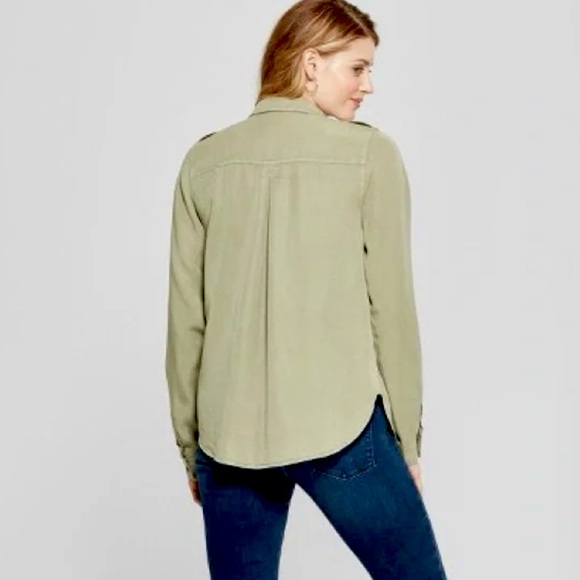 Universal Thread | Tops | Universal Threads Green Button Up | Poshmark